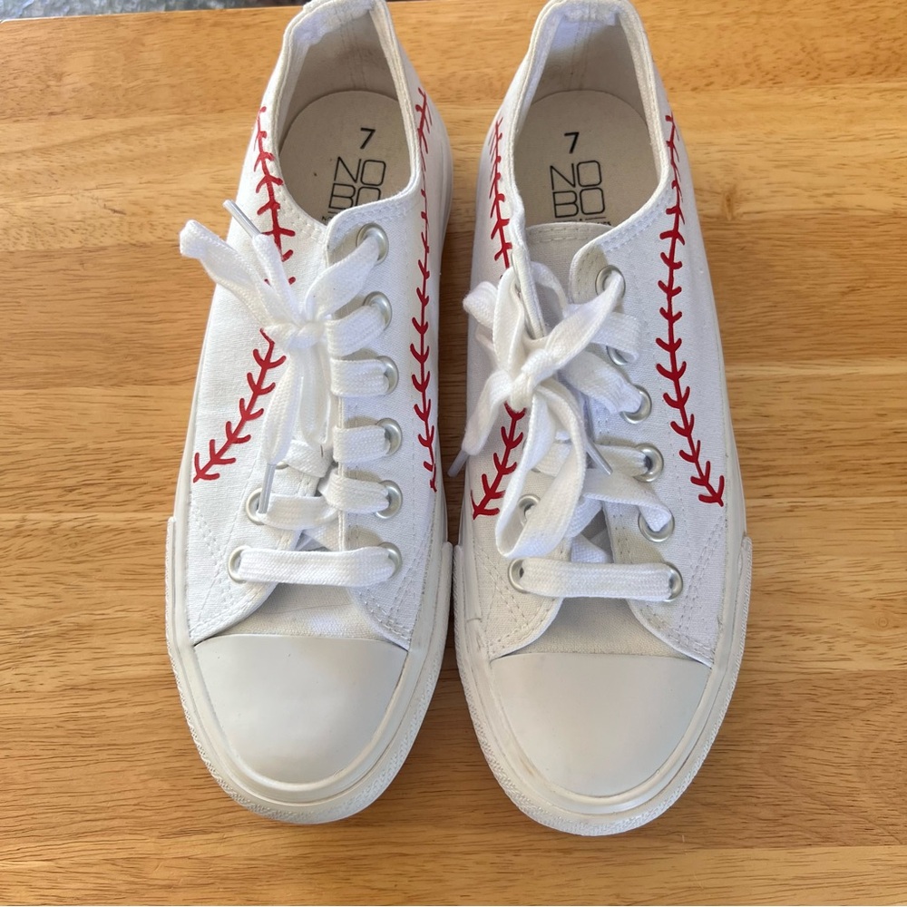 NOBO Atlanta Braves Team Spirit White Canvas Sneakers Size 7 Red Baseball Stitch